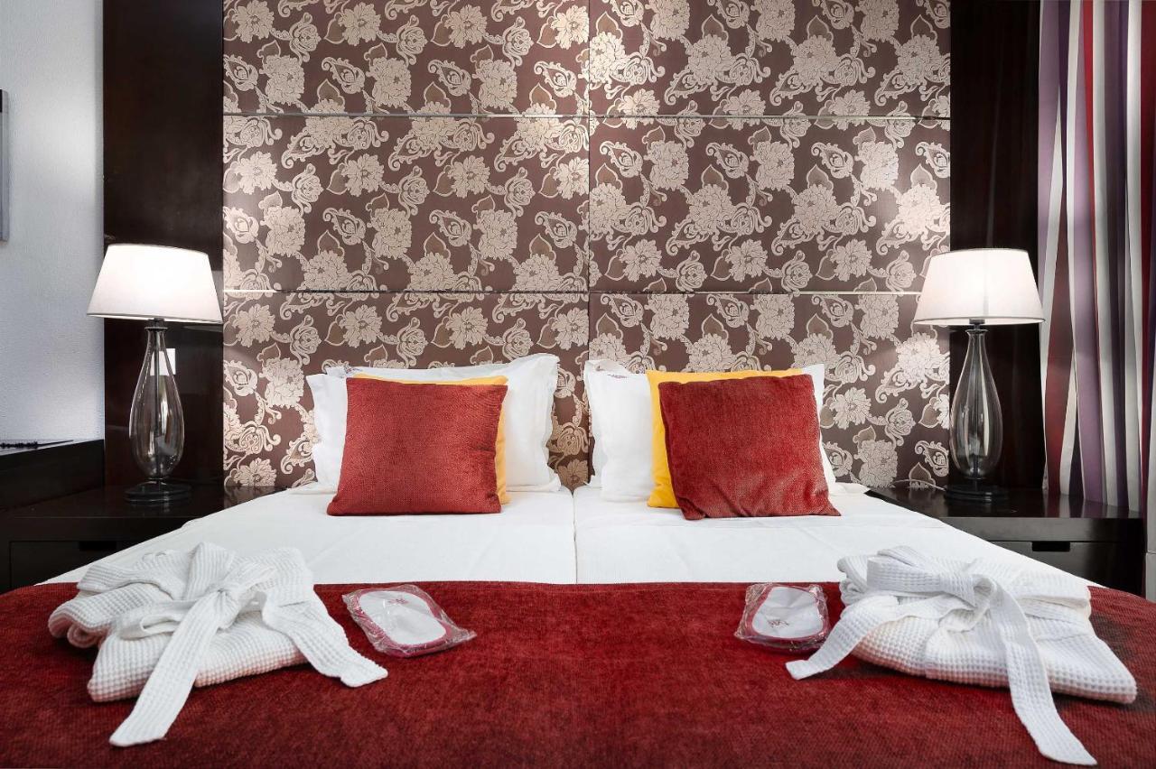 Grand Muthu Forte Da Oura Albufeira Exterior photo A bedroom at the Mandarin Oriental, Munich